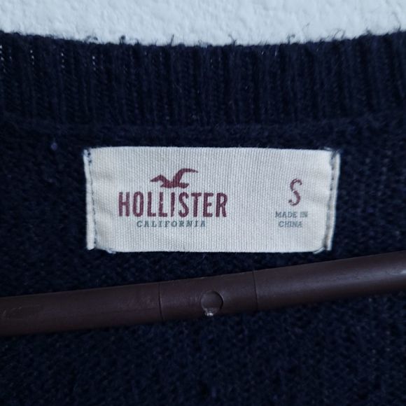 Hollister V-Neck Sweater Size Small - Picture 3 of 3